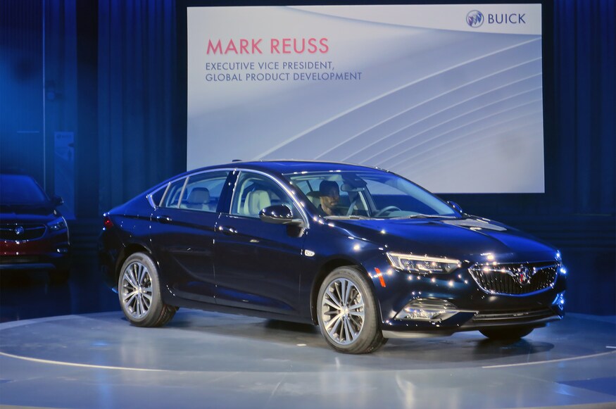 2018-Buick-Regal-Sportback-front-three-quarter-1.jpg
