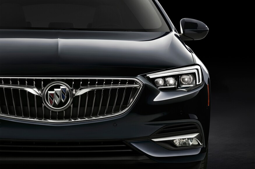 2018-Buick-Regal-Sportback-front-grille.jpg