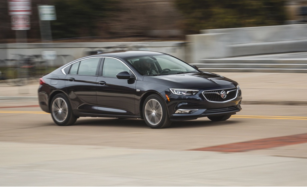 2018-buick-regal-sportback-essence-fwd-placement-1523478630.jpg