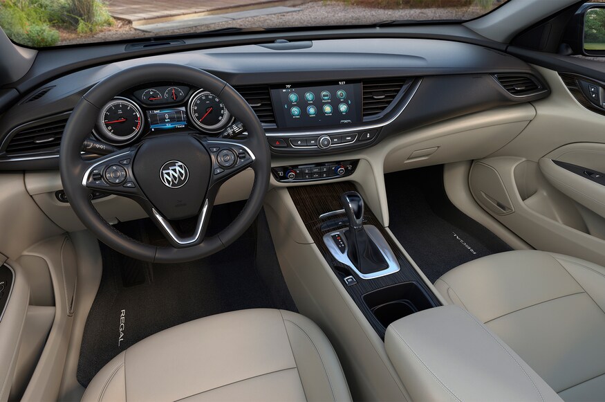 2018-Buick-Regal-Sportback-interior.jpg