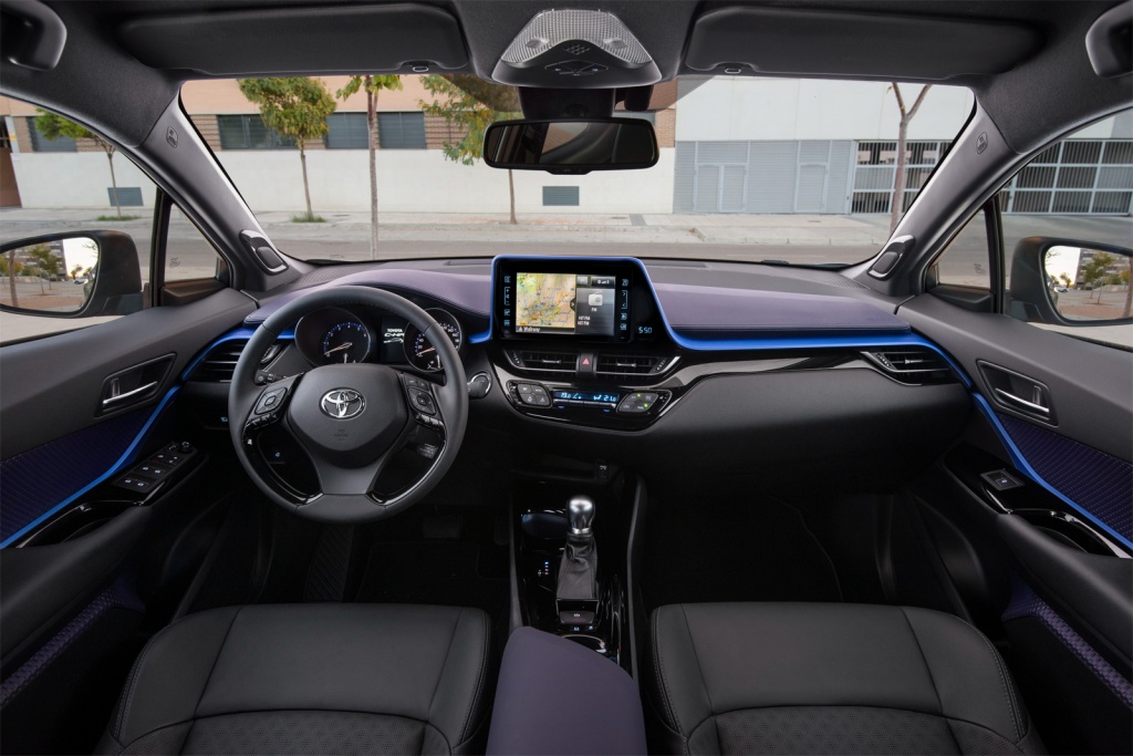 C-HR-int1.jpg